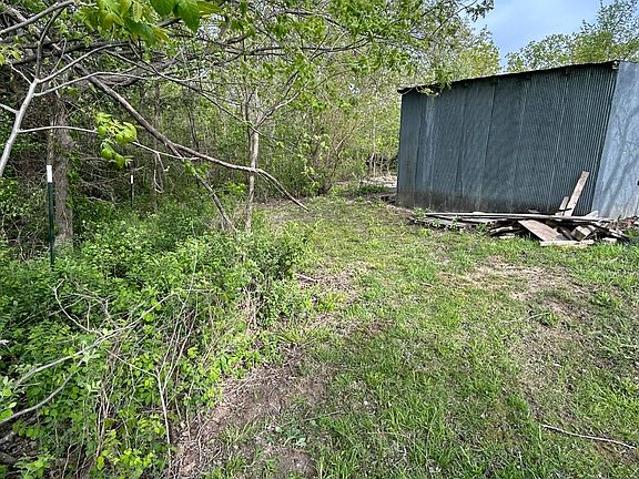 4th image of 19700 Lakeview Rd