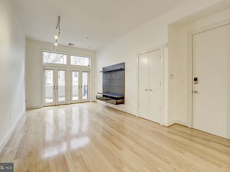 2357 Champlain St NW #201 — Photo 4
