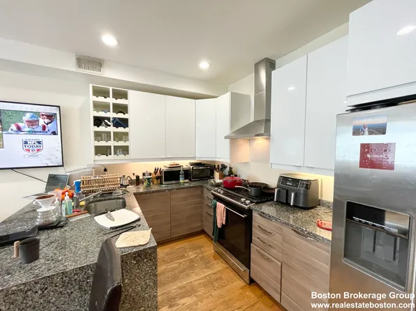 275 Dorchester St, South Boston, MA 02127