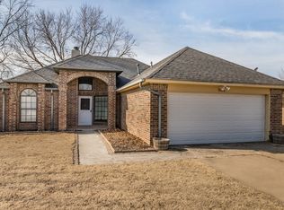 904 Merlin Cir, Norman, OK 73072