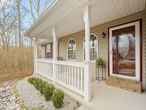 3rd image of 139 Hunterwood Ln