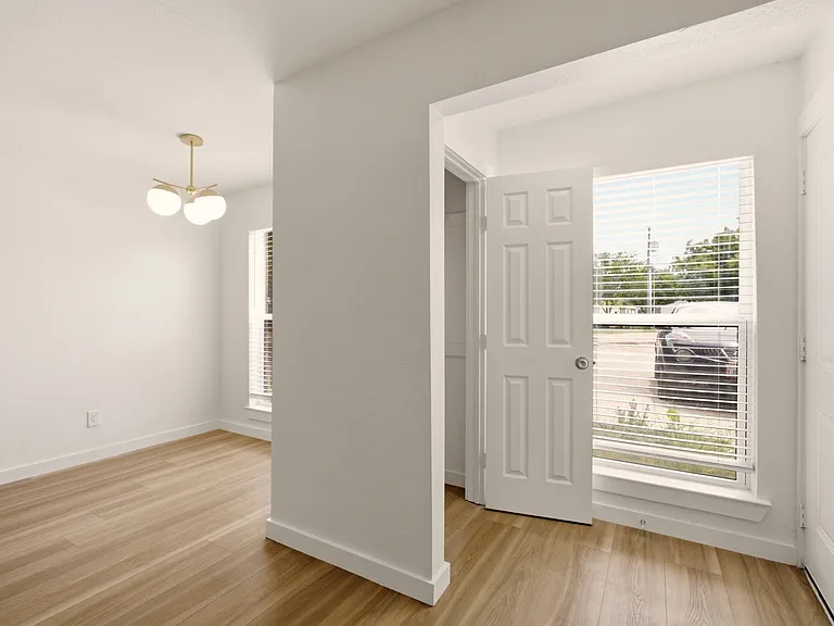 908 Isbell Rd #A — Photo 12