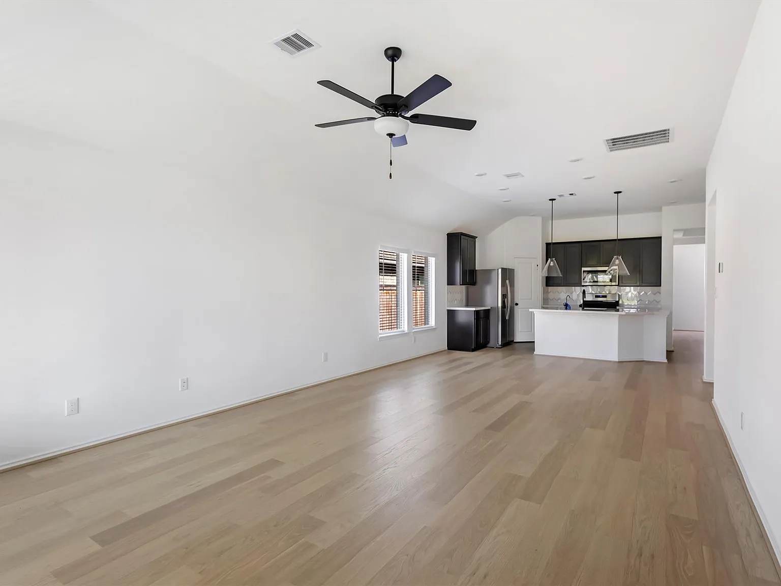 4 bed, 2.0 bath, 1755 sqft, $2,850 — Photo 2