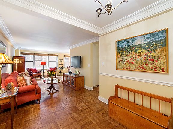 4th image of 347 E 53rd St APT 4C