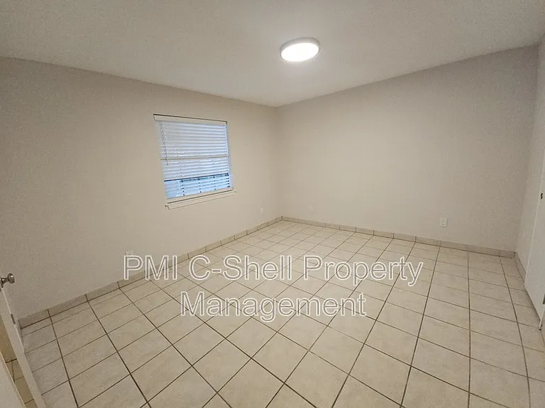 3409 Green Briar Cir #2 — Photo 9