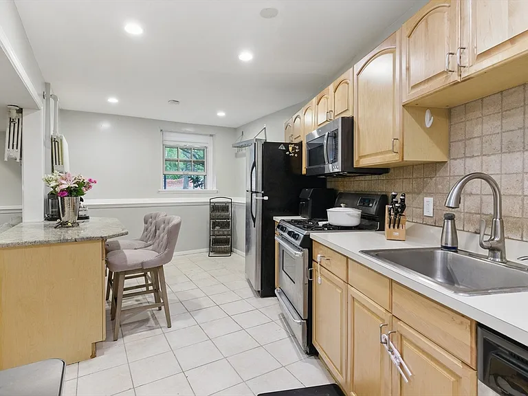 240 Brattle St #1 — Photo 6