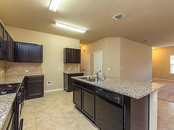 5th image of 1607 Deodara Dr