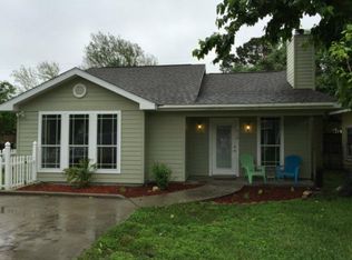 310 S 6th St, Rockport, TX 78382