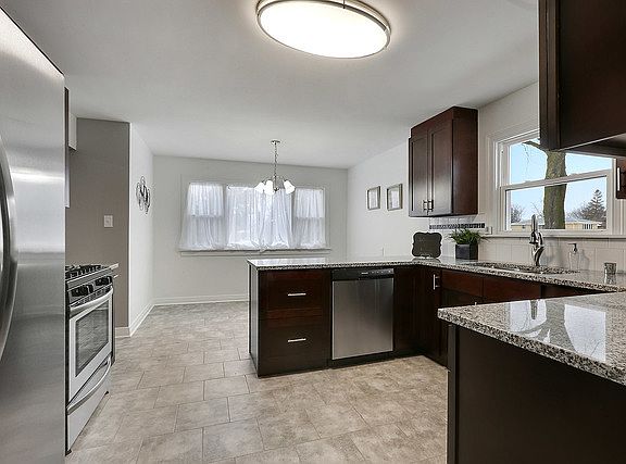 4th image of 765 Memorial Dr
