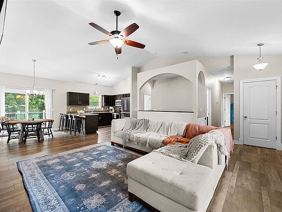 4th image of 414 Parkway Dr