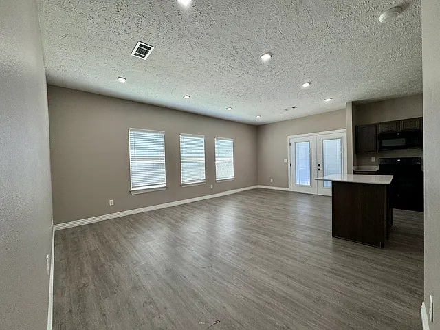 Embassy Apartments - 402-201 — Photo 4