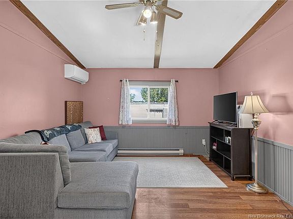 5th image of 38 Tulip Dr