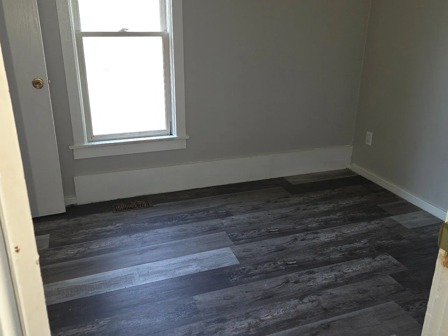 2 bed, $1,100 — Photo 4