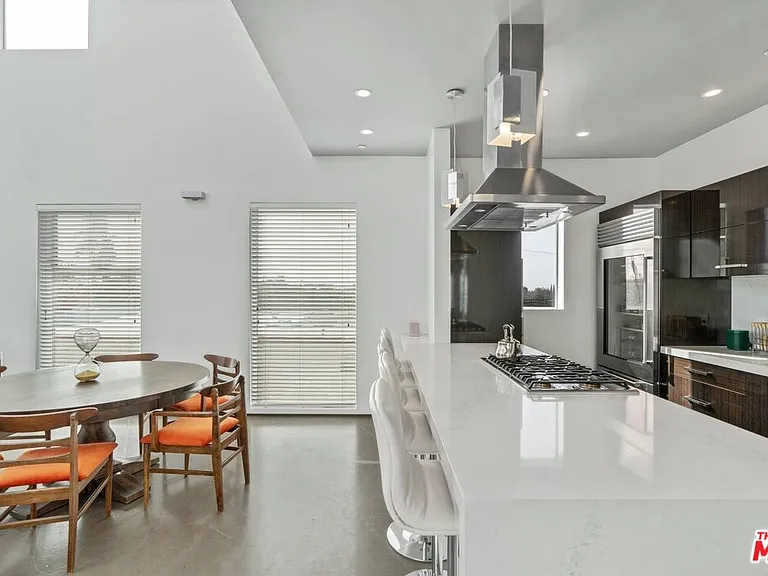 611 N Bronson Ave #10 — Photo 5