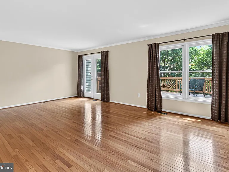 5719 Oakshore Ct — Photo 10