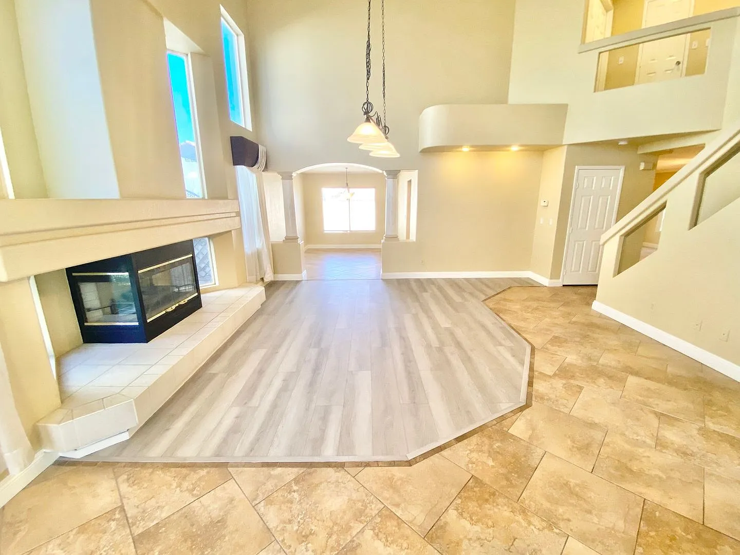 Immaculate 5 Bedroom / 2.5 Bathroom 2 Story Home W/ Pool & Spa, W/2 Car Garage — Photo 4