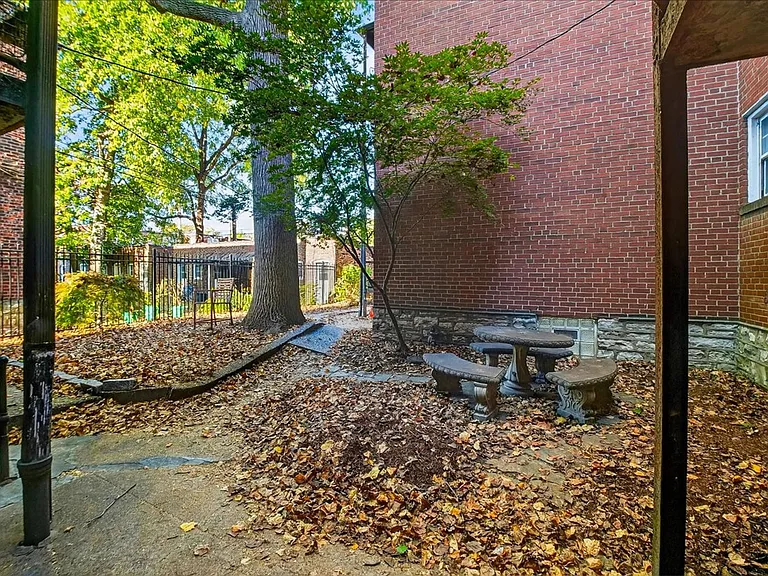 1949 Alfred Ave #3N — Photo 26