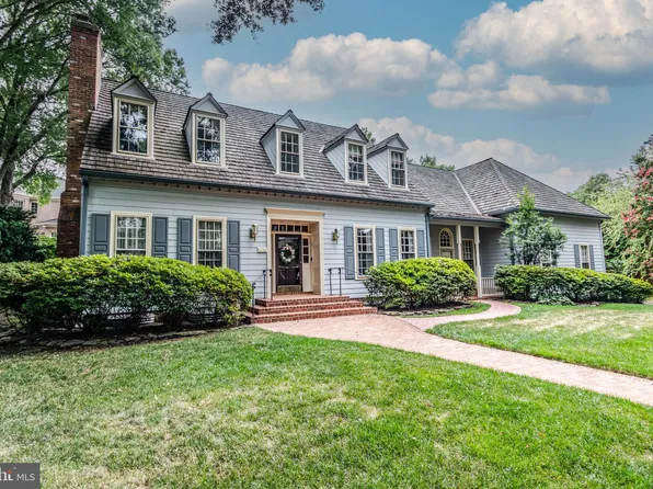 804 Hermitage Ct, Alexandria, VA 22302