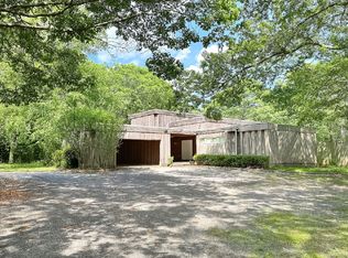 19 Fox Hollow Dr, East Quogue, NY 11942