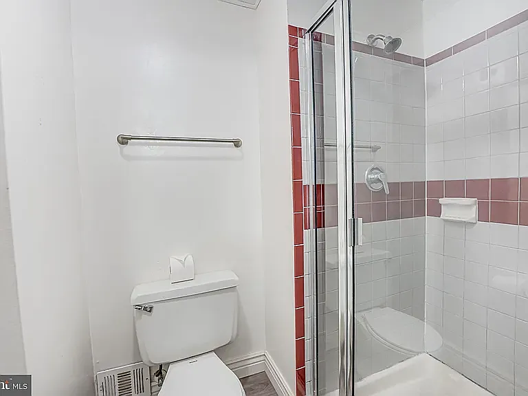 125 Woodgate Ct — Photo 3