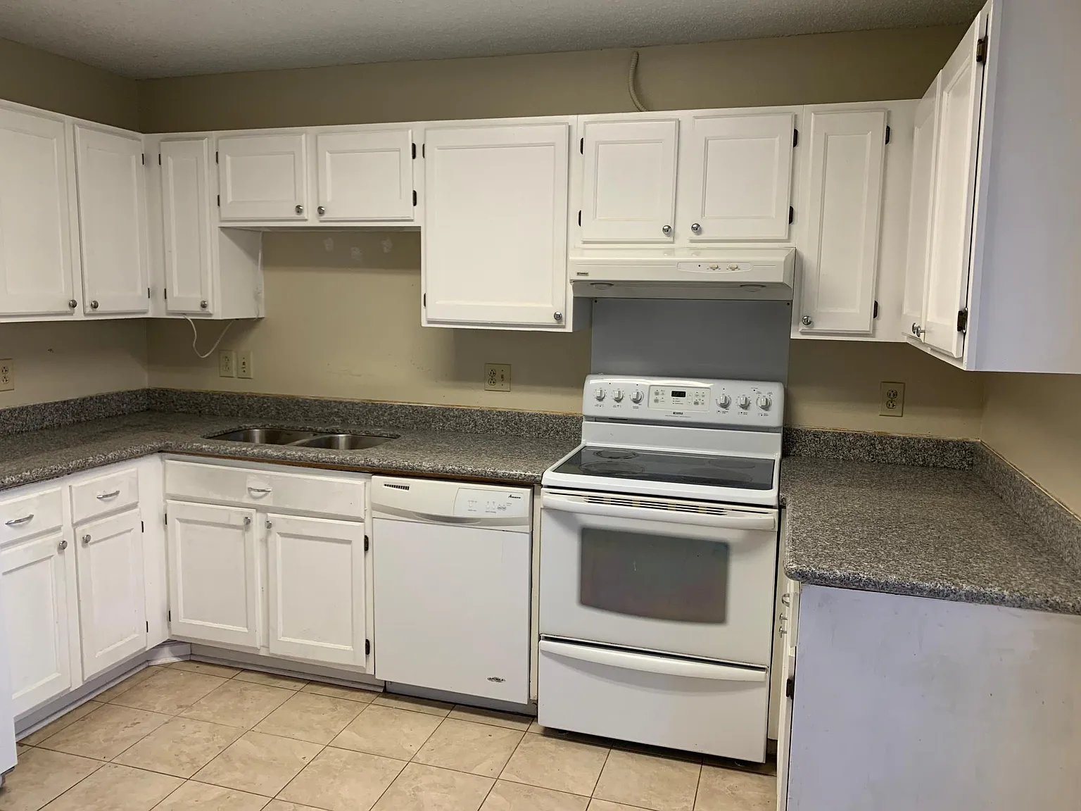 2 bed, 1.5 bath, 1100 sqft, $1,200 — Photo 2