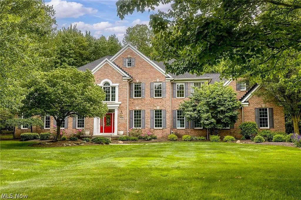 4 bed, 4.5 bath, 5764 sqft, $6,000 — Photo 1