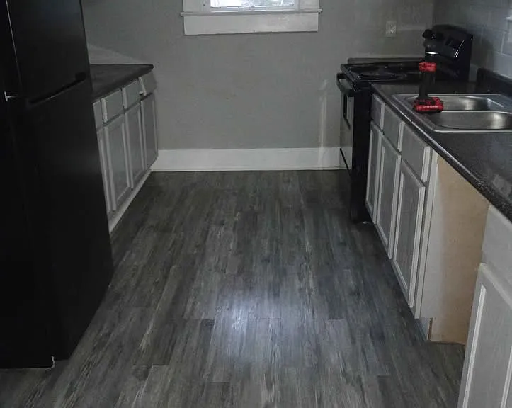 404 Chisholm St — Photo 3