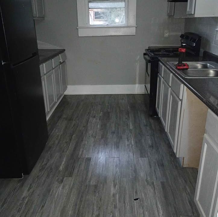 1st image of 404 Chisholm St