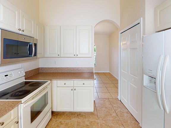 3rd image of 5937 NW Carefree St