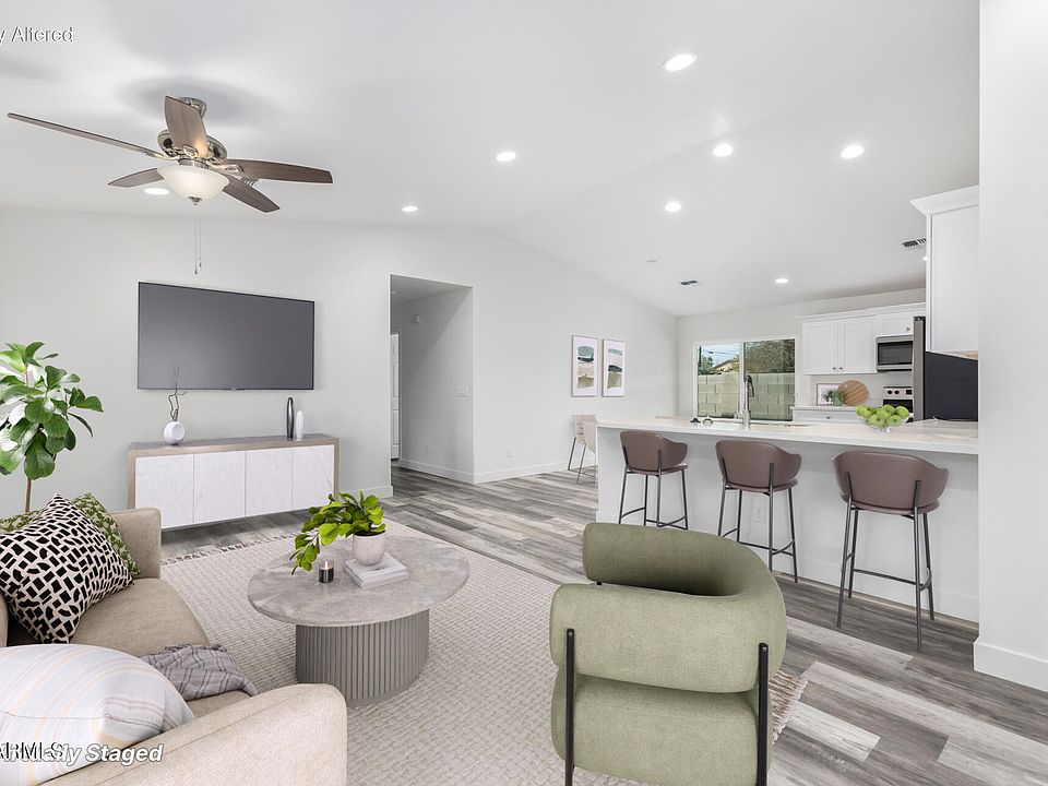1st image of 860 S Main Street