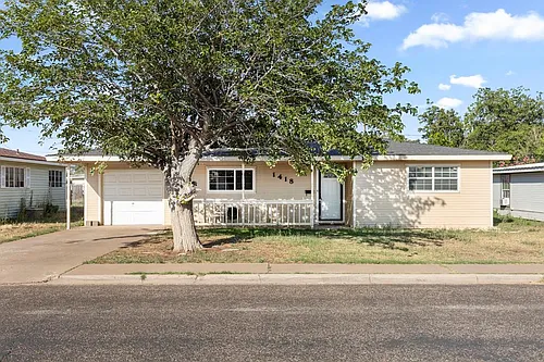 1418 E Crescent Dr Photo 1 1418 E Crescent Dr Photo 1