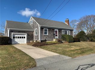 30 Everett St, Middletown, RI 02842