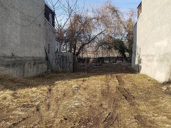 4th image of 1129 W Erie Ave