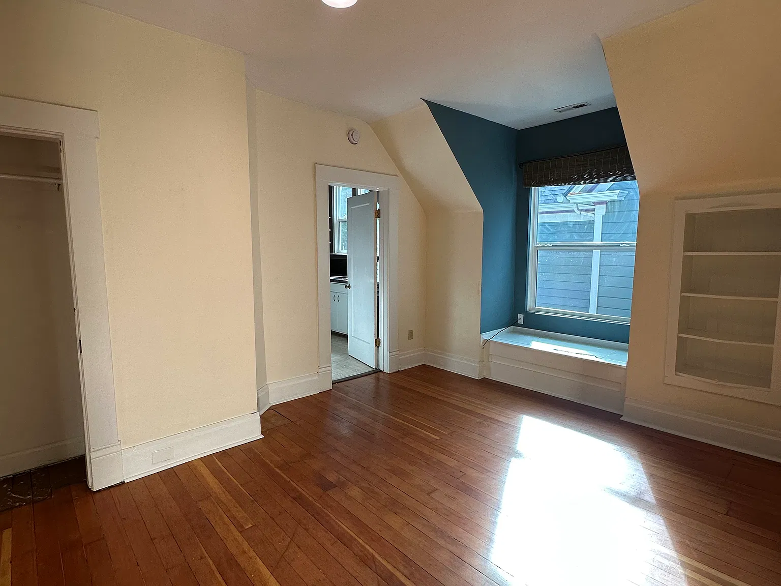 2 bed, 1000 sqft, $2,150 — Photo 3