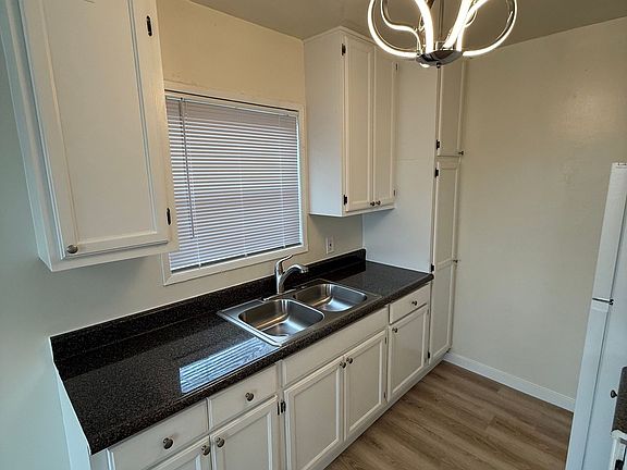 2nd image of 1475 Venice Blvd APT 4