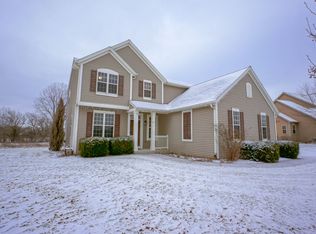 417 Brockway Dr, Mukwonago, WI 53149
