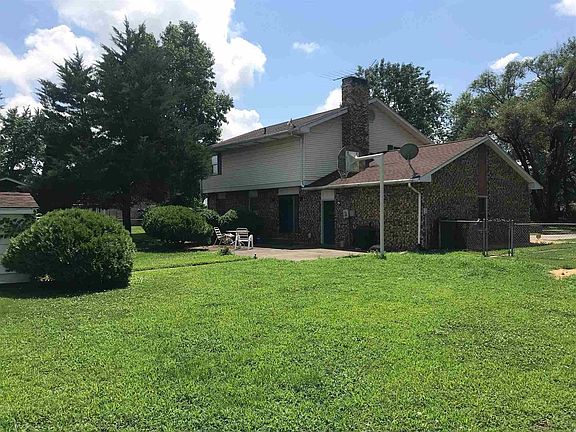3rd image of 2214 S Walnut Dr