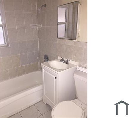 4th image of 889 NW 16th Ter