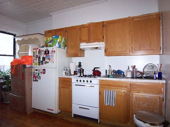 5th image of 443 W 49th St #4E