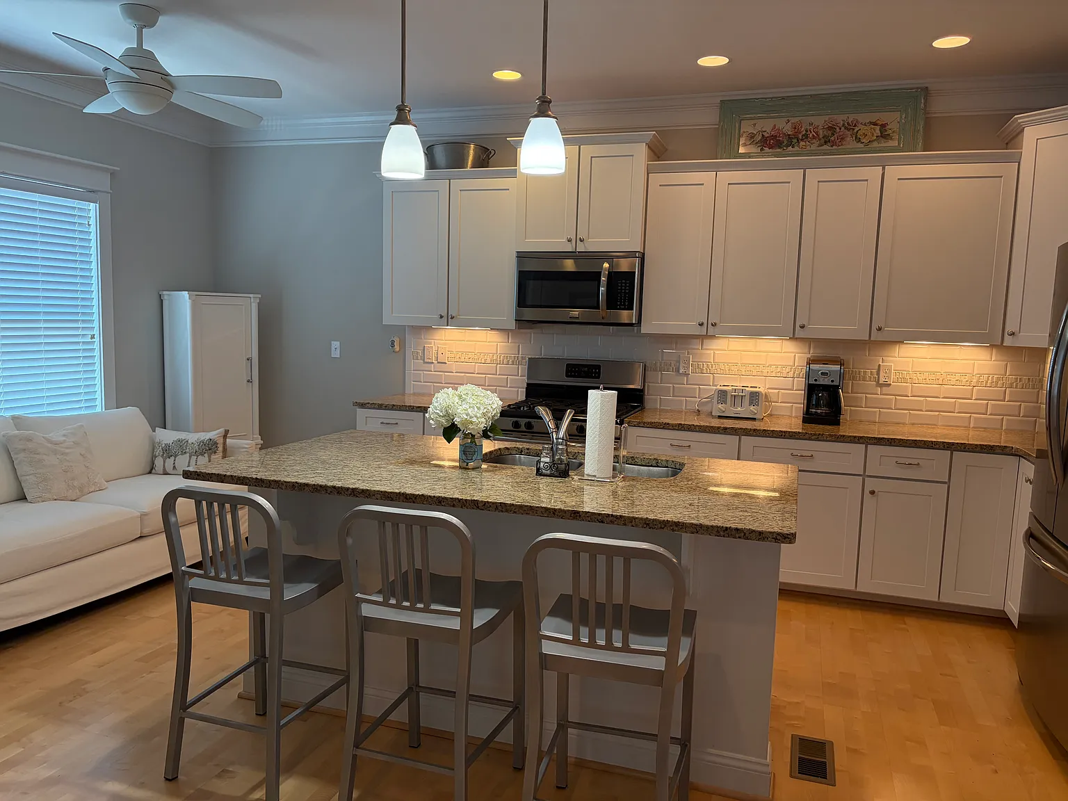 4 bed, 3.5 bath, 2800 sqft, $5,500 — Photo 4