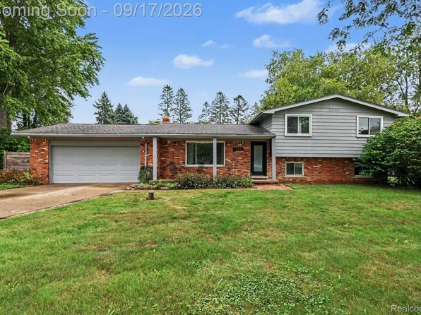 13451 N Fenton Rd, Fenton, MI 48430