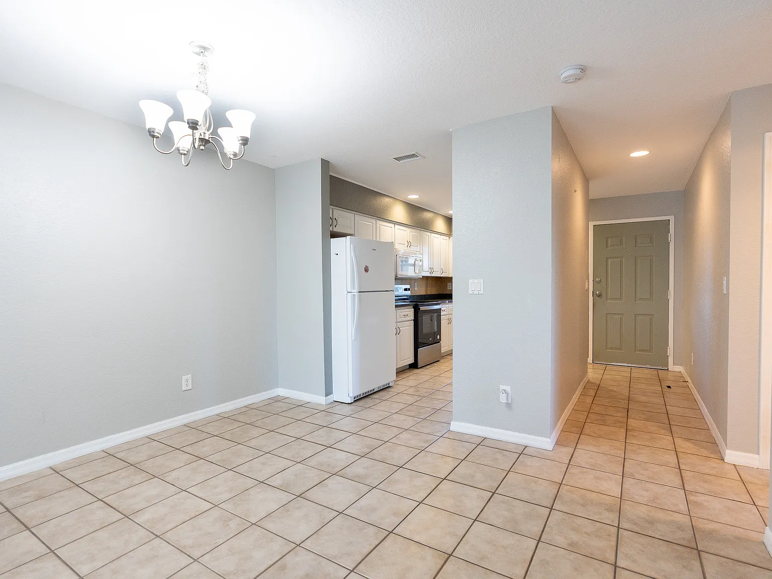 2 bed, 1025 sqft, $1,595 — Photo 3