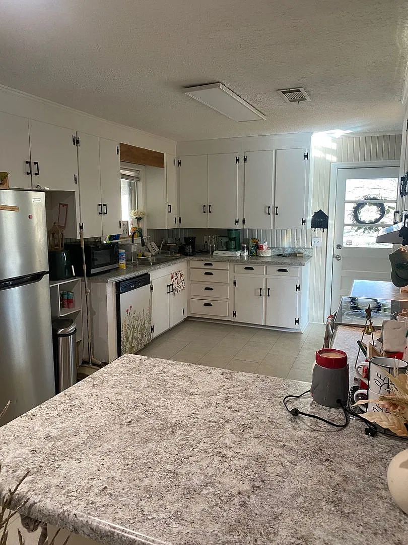 105 Freeman St — Photo 2