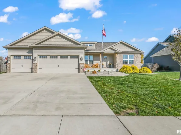 901 Cypress Dr, Chatham, IL 62629