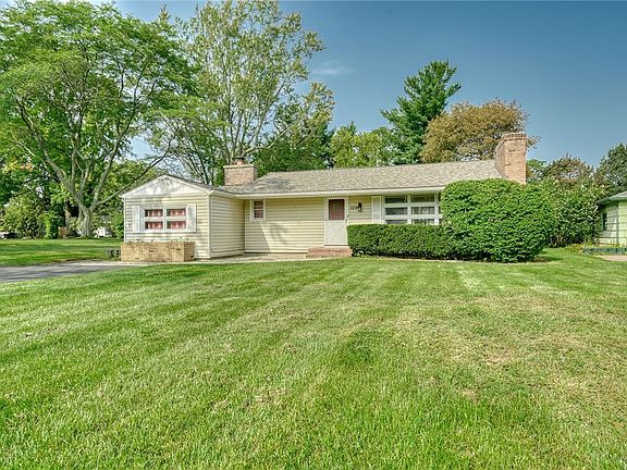 3rd image of 129 Brookview Dr