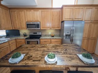 501 Spring Crest Cir, Waukesha, WI 53188