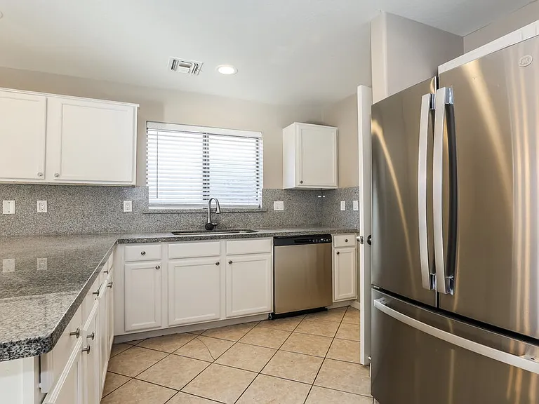 3251 W Jessica Ln — Photo 7