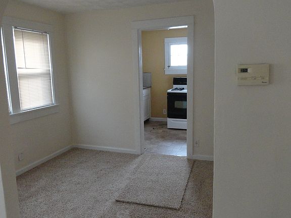 3rd image of 4036 Woodbine Ave