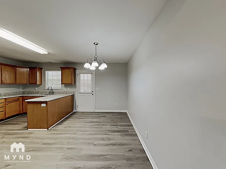 345 E Village Dr — Photo 5