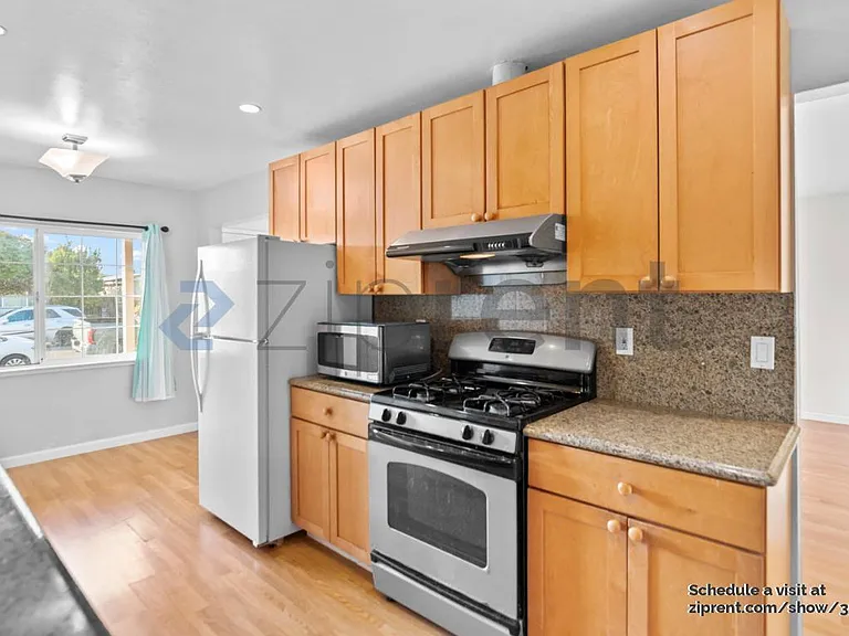 706 Santa Rosa St — Photo 5